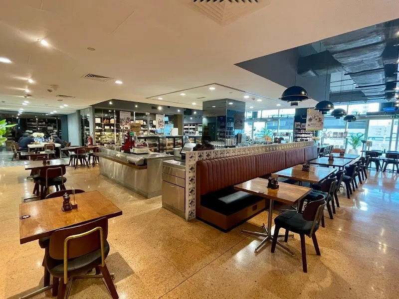 Mamoura Retail Park Dining restaurant in Mamoura, Abu Dhabi